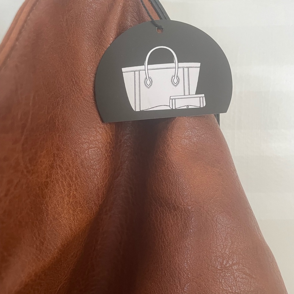 Brand New Deluxity Los Angeles Chic handbag Tan Faux Leather Hobo Bag purse nice - Picture 3 of 9